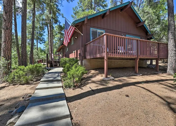 Rustic-Chic Prescott Cabin With Deck In Wooded Area!